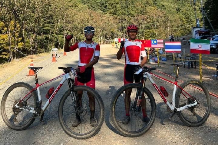 Balap Sepeda MTB: Zaenal Fanani dan Ihza Muhammad Tambah Medali Indonesia di ACC 2022